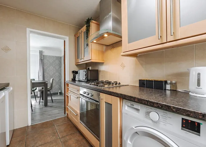 Semesterbostad Boutique 3bd Opposite Etihad & Coop - Free Parking - Pool Table *