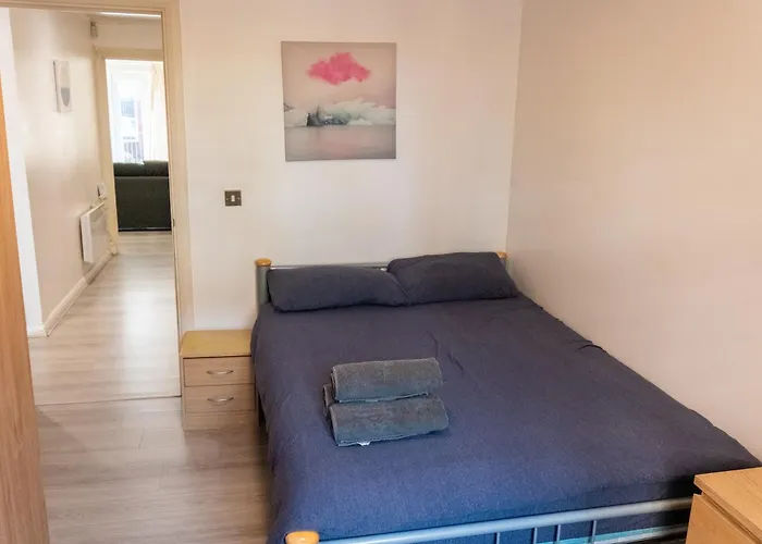 Comfortable Spacious 2 Bed Flat With Parking 아파트 *