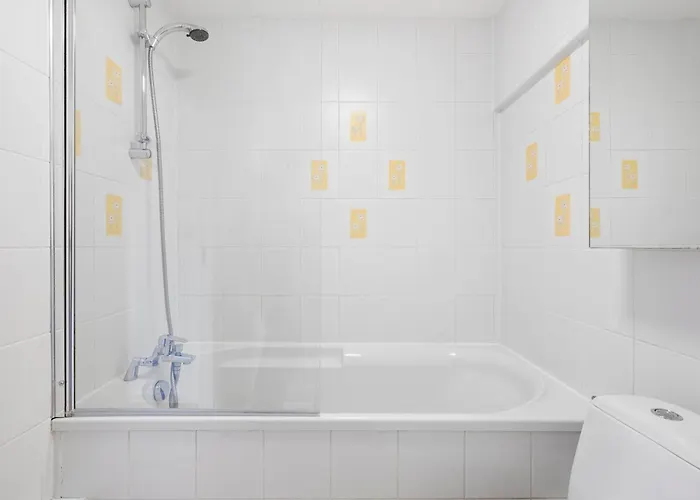 Sleeps 6 Superhost *