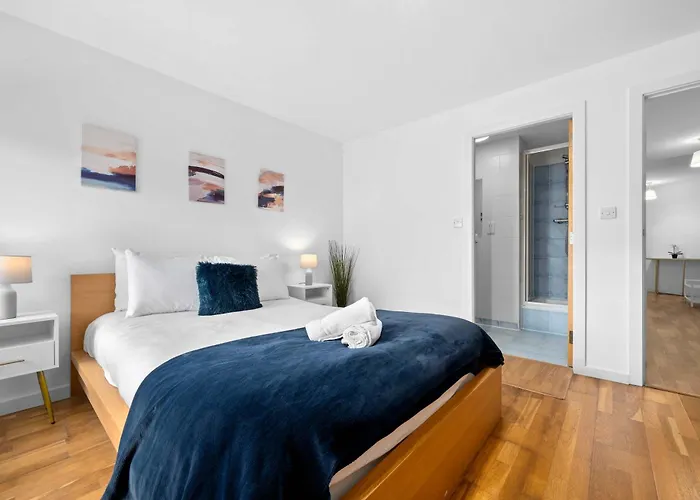 Sleeps 6 Superhost * Manchester