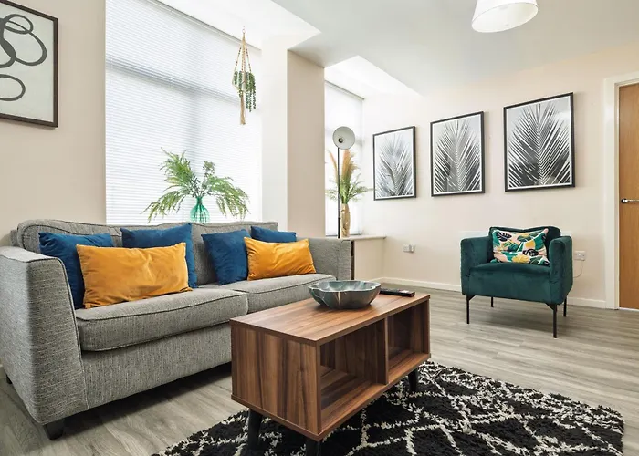 With 2 Parking Spaces! * Mánchester