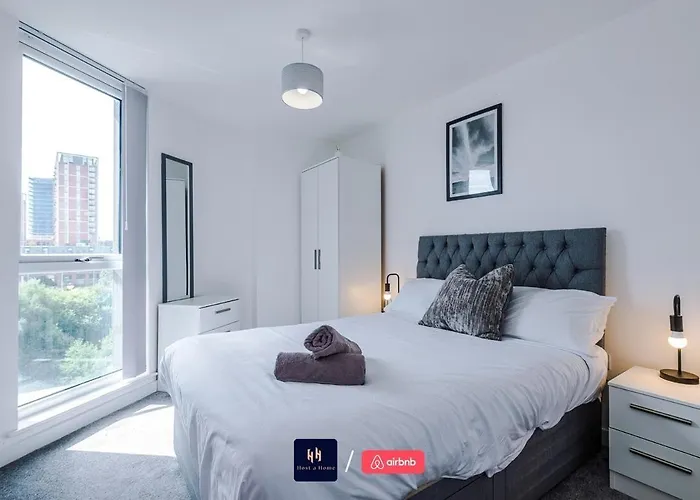 דירה Salford With Free Wifi, Parking & Ideal For Contractors *