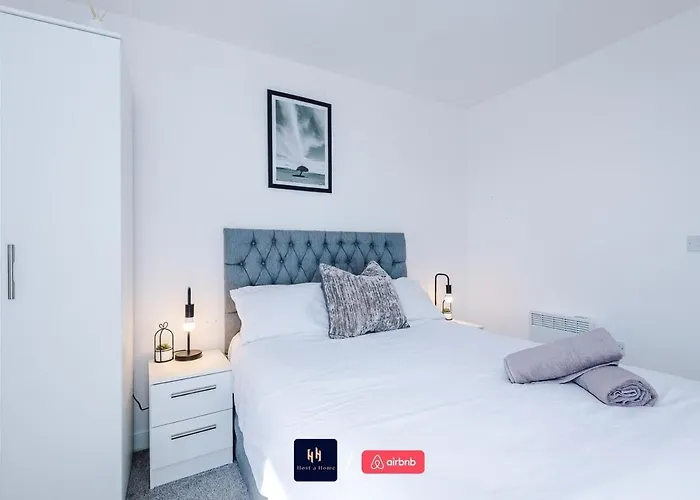 דירה Salford With Free Wifi, Parking & Ideal For Contractors מנצ'סטר