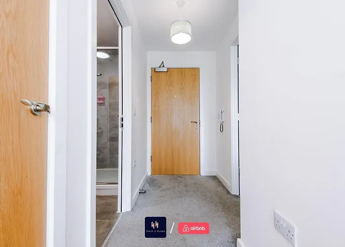 Salford With Free Wifi, Parking & Ideal For Contractors *