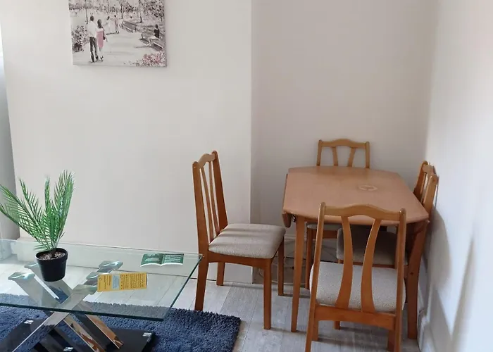 Double-bedroom In The Heart Of Salford Perfect For Short Lt3 * Manchester