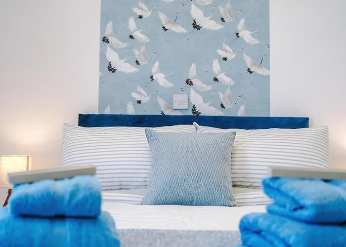 Stunning In Salford With Free Parking, Office, Pool & Ping Pong Table Manchester