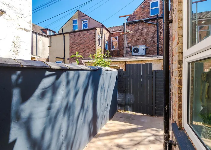 Stunning In Salford With Free Parking, Office, Pool & Ping Pong Table Hébergement de vacances