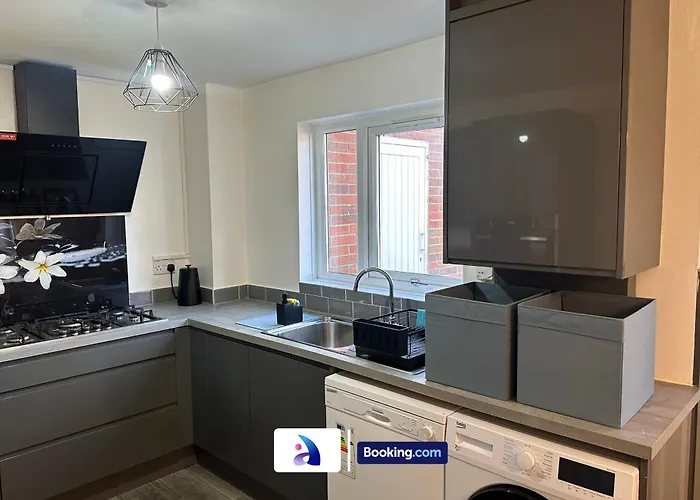 Tatil Evi Discounted - 3-bed By Avalora Short Lets & Serviced Old Trafford With Pool & Tennis Table - Driveway *