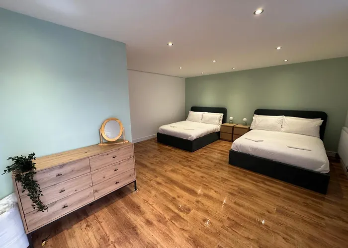 Ferienhaus Stretford - Sleeps 6 - Wifi - Parking - Near Stadium Manchester