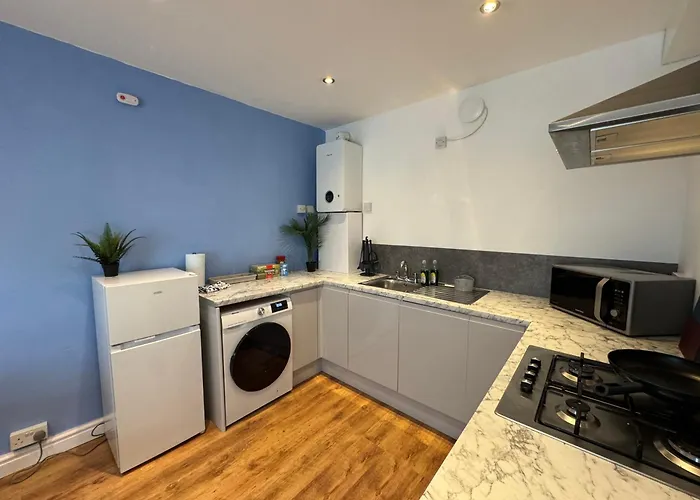 Stretford - Sleeps 6 - Wifi - Parking - Near Stadium Manchester