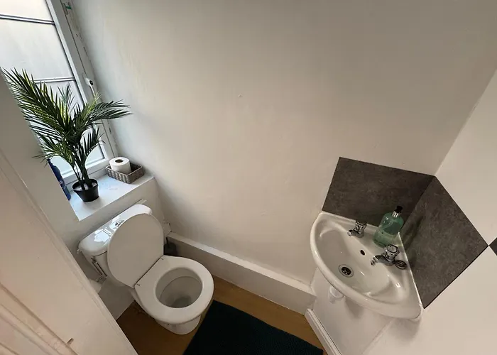 Stretford - Sleeps 6 - Wifi - Parking - Near Stadium * Manchester