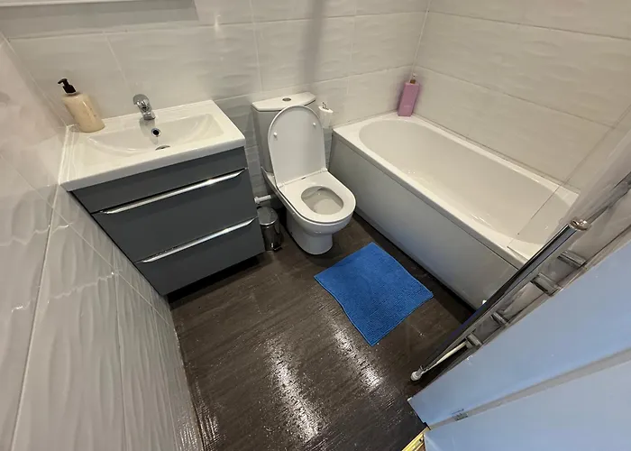 Ferienhaus Stretford - Sleeps 6 - Wifi - Parking - Near Stadium