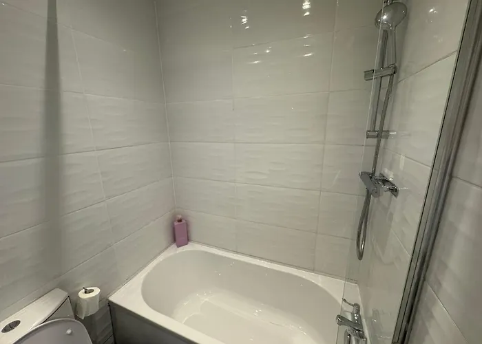 Ferienhaus Stretford - Sleeps 6 - Wifi - Parking - Near Stadium Manchester