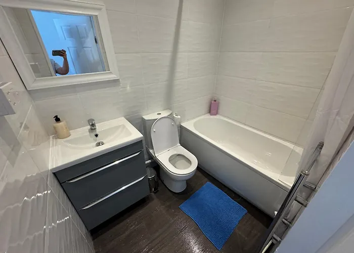 Ferienhaus Stretford - Sleeps 6 - Wifi - Parking - Near Stadium