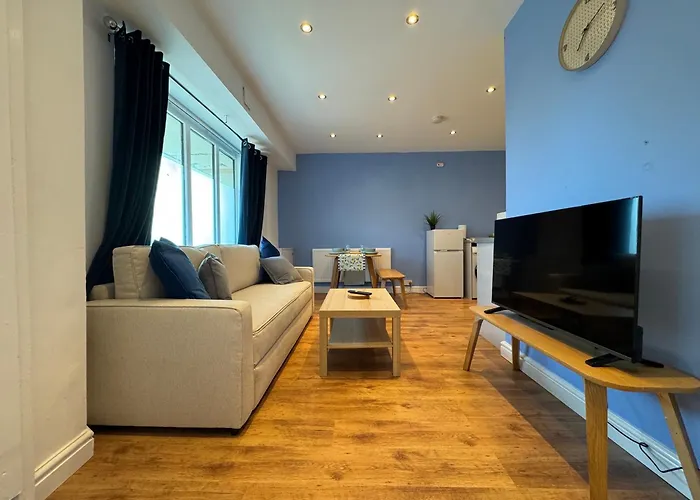 Stretford - Sleeps 6 - Wifi - Parking - Near Stadium Manchester