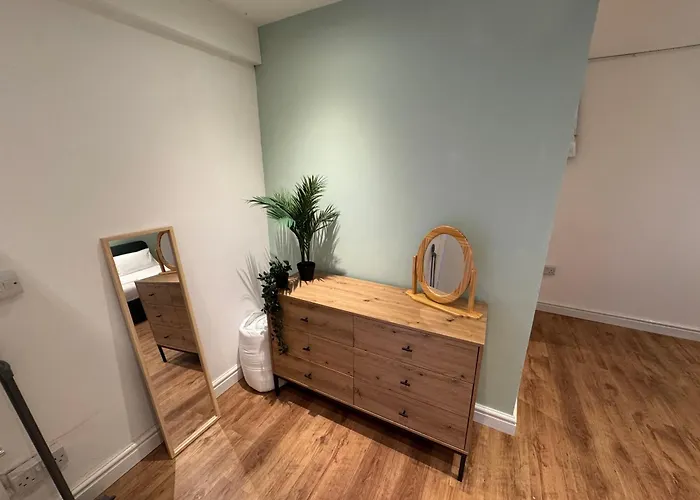 Stretford - Sleeps 6 - Wifi - Parking - Near Stadium Ferienhaus Manchester