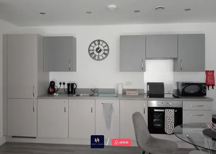 Salford Corporate Balcony Wifi Sleeps 5 Apartment Manchester