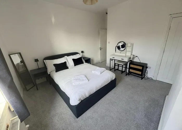 Levenshulme House - 2 Bedroom - Sleeps 6 - Free Parking & Wifi Σπίτι διακοπών Μάντσεστερ
