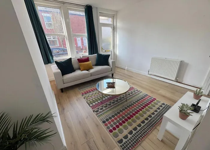 Levenshulme House - 2 Bedroom - Sleeps 6 - Free Parking & Wifi * Μάντσεστερ
