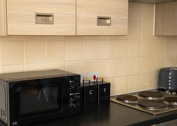 The Trafford Luxe , Garage Parking, Self Check-in Anytime - Perfect For Late Arrivals, Ultra- Fast Wi-fi, 5 Mins To Old Trafford Stadium * Manchester