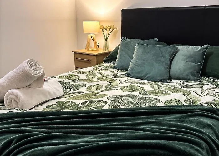 Lejlighed The Trafford Luxe , Garage Parking, Self Check-in Anytime - Perfect For Late Arrivals, Ultra- Fast Wi-fi, 5 Mins To Old Trafford Stadium Manchester