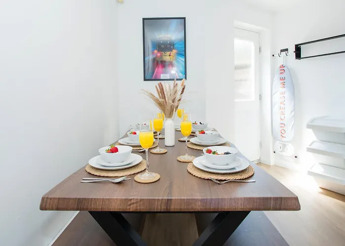 Comfy 3br - Near Deansgate - Perfect For Work, Leisure & Stadium Visits With Parking * Manchester