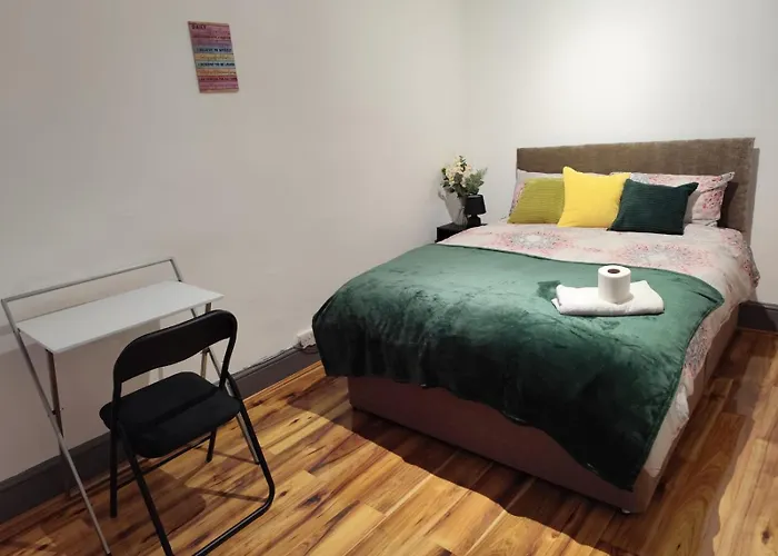 Pensionat Double-bedroom In The Heart Of Harpurhey A2 Perfect For Short *