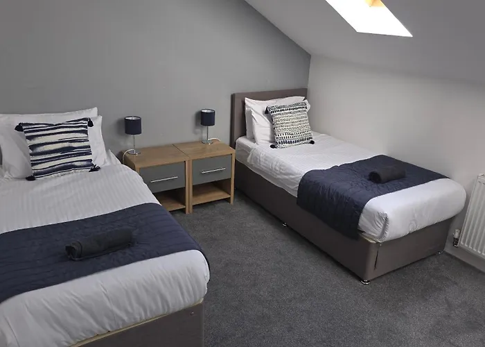 4 Bedroom Tameside Greater Sleeps 8 Ferienhaus *