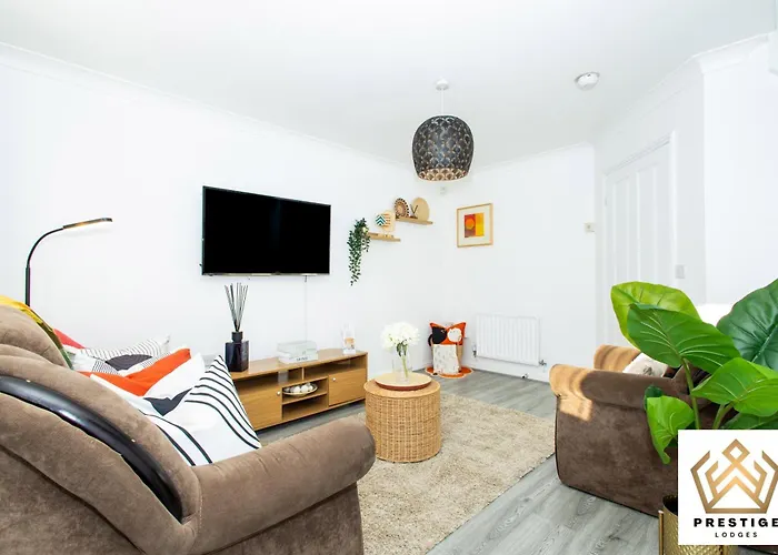 - Centre - Parking - Full Kitchen - M60