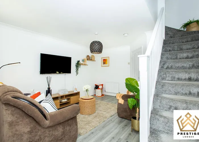 - Centre - Parking - Full Kitchen - M60 *