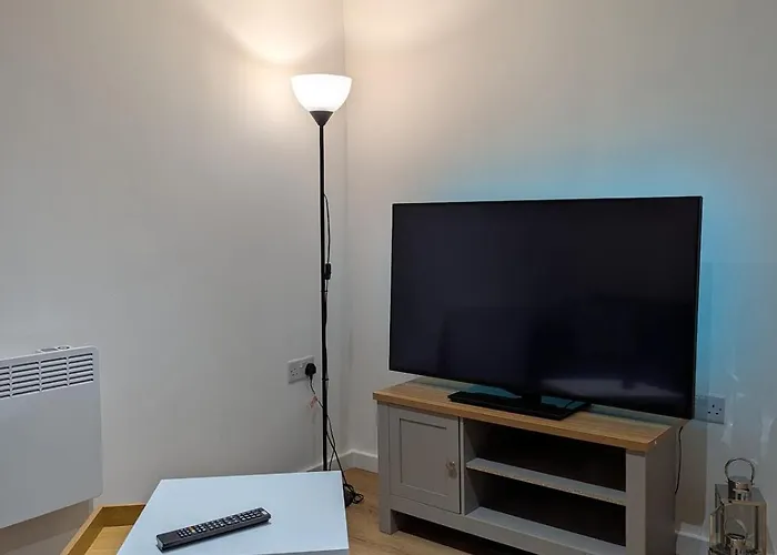 Newly Furnished Near Centre *