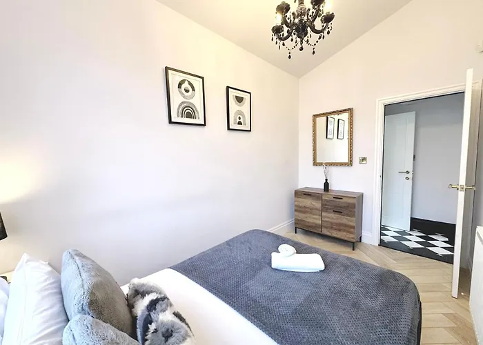 Bright 5 Bedroom House In Didsbury, 맨체스터