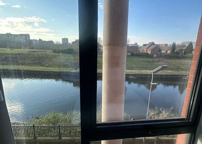 Beehosting Adelphi Wharf 4*