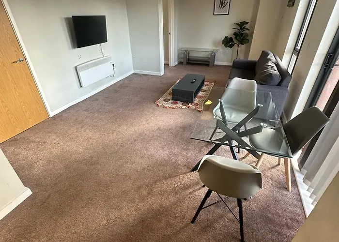 Beehosting Adelphi Wharf