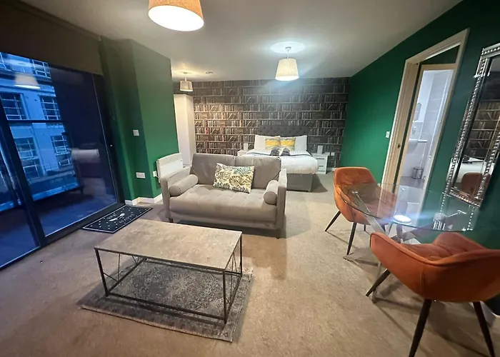 Beehosting Adelphi Wharf