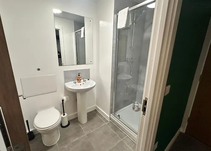 Beehosting Adelphi Wharf 4*