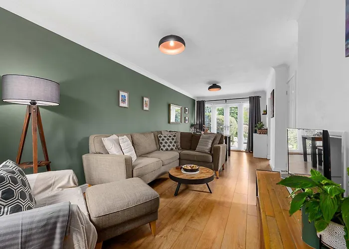 3 Bed Stockport By Superhost