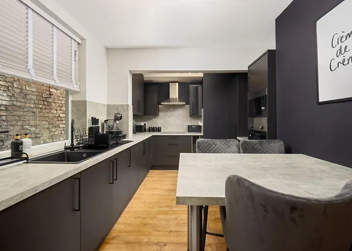 Close To Media City-old Trafford - 5 Bedroom House 아파트 *