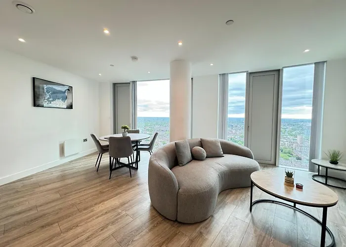 3 Bedroom Penthouse In The Centre Deansgate New Build High Floor *