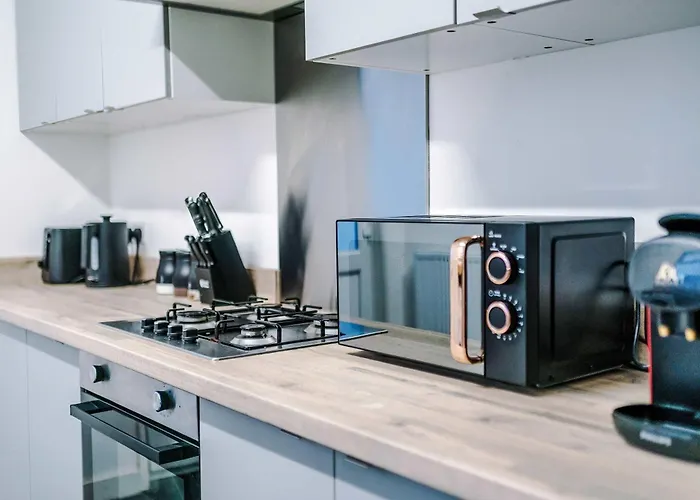 Bright & Comfy 4-bedroom House 10 Mins To By Rest&recharge Сasa de vacaciones *