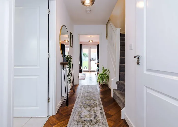 펜션 Spacious & Bright 2-bed By 53 Degrees Property, Perfect For Couples With Parking & Garden *