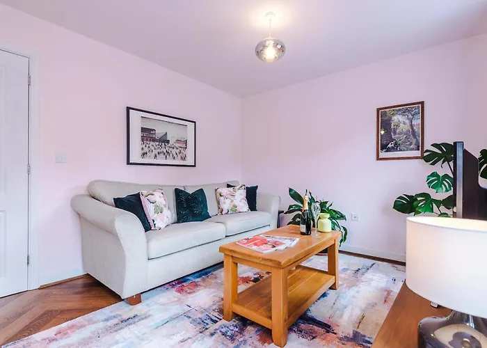 Spacious & Bright 2-bed By 53 Degrees Property, Perfect For Couples With Parking & Garden