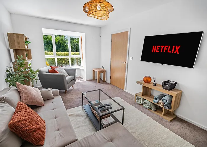 펜션 Chic Riverside Retreat Salford 4bd Free Parking *