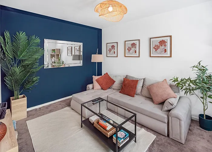 Chic Riverside Retreat Salford 4bd Free Parking 펜션 *