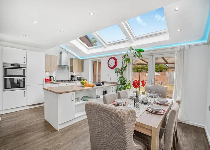 Chic Riverside Retreat Salford 4bd Free Parking 펜션 *