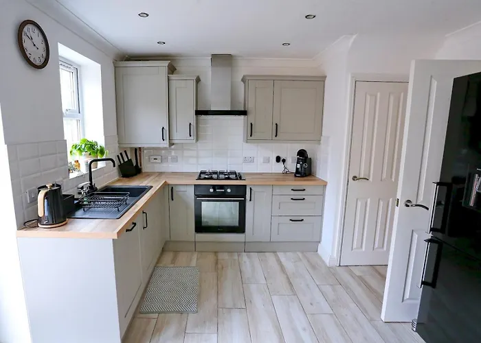 Spacious 3-Bed City Home-Ao Arena, Northern Qtr - Pass The Keys