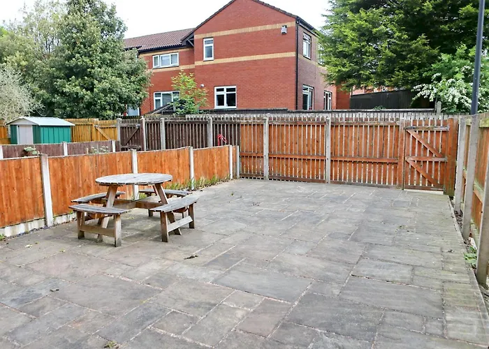 Spacious 3-Bed City Home-Ao Arena, Northern Qtr - Pass The Keys *