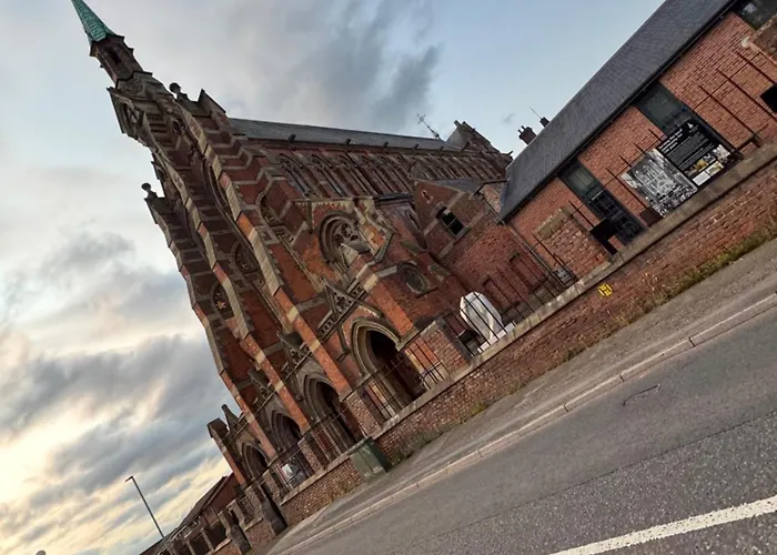 아파트 4 Bedroom Sleeps 11 Walk To Etihad 맨체스터