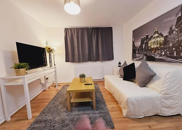 4 Bedroom Sleeps 11 Walk To Etihad 아파트 *