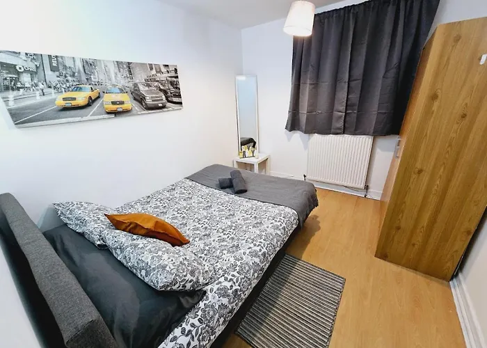아파트 4 Bedroom Sleeps 11 Walk To Etihad